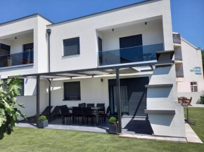Holiday House Gavran
